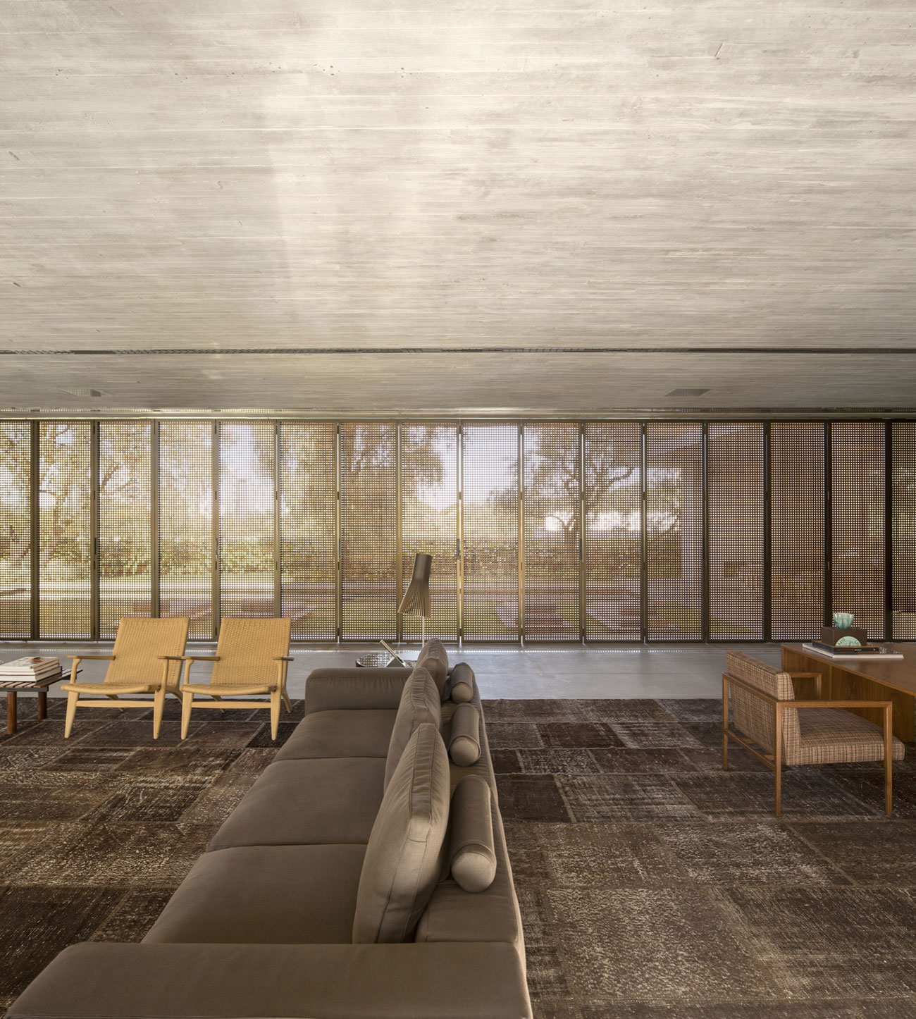 A Spacious Concrete House with Rich and Warm Interior Tones in São Paulo by Studio MK27 & Lair Reis (9)