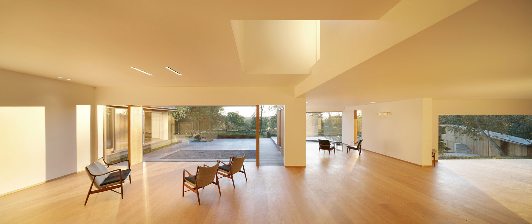 A Spacious Contemporary Home with Airy Interior and Vast Gardens in London by Hufton + Crow (16)