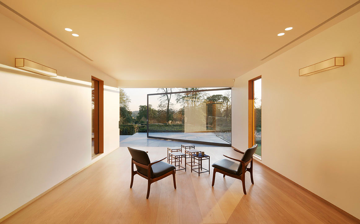 A Spacious Contemporary Home with Airy Interior and Vast Gardens in London by Hufton + Crow (17)
