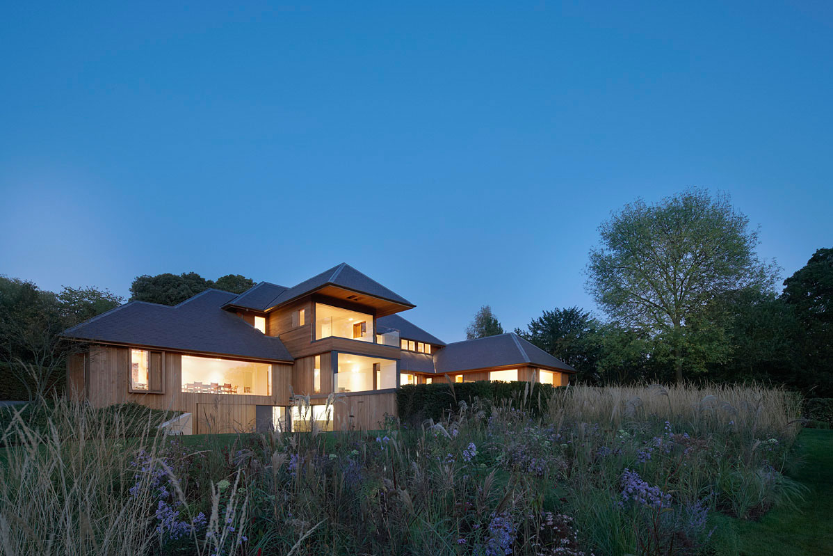 A Spacious Contemporary Home with Airy Interior and Vast Gardens in London by Hufton + Crow (24)