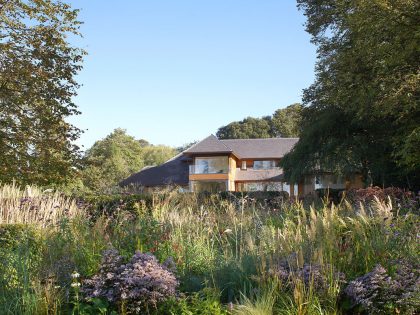 A Spacious Contemporary Home with Airy Interior and Vast Gardens in London by Hufton + Crow (5)