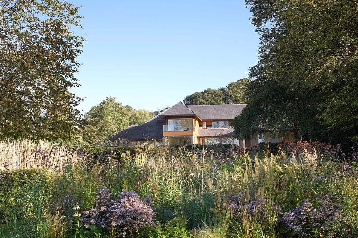 A Spacious Contemporary Home with Airy Interior and Vast Gardens in London by Hufton + Crow (5)