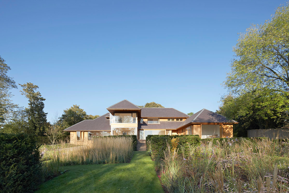 A Spacious Contemporary Home with Airy Interior and Vast Gardens in London by Hufton + Crow (6)