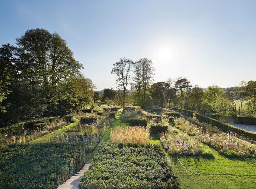 A Spacious Contemporary Home with Airy Interior and Vast Gardens in London by Hufton + Crow (7)