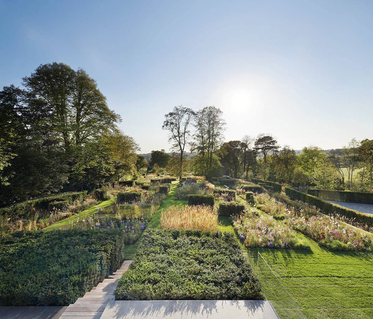 A Spacious Contemporary Home with Airy Interior and Vast Gardens in London by Hufton + Crow (7)