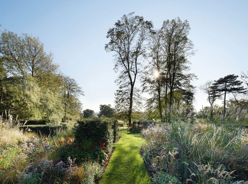 A Spacious Contemporary Home with Airy Interior and Vast Gardens in London by Hufton + Crow (8)