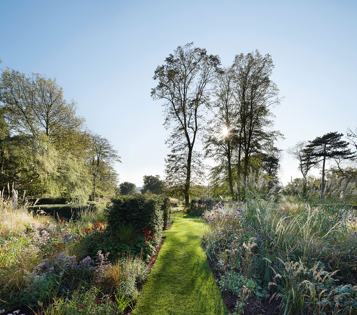A Spacious Contemporary Home with Airy Interior and Vast Gardens in London by Hufton + Crow (8)