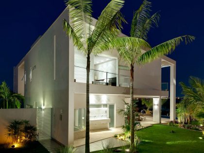 A Spacious Contemporary Home with High Ceilings and Tall Glass Walls in Goiânia, Brazil by Dayala+Rafael Arquitetura (12)