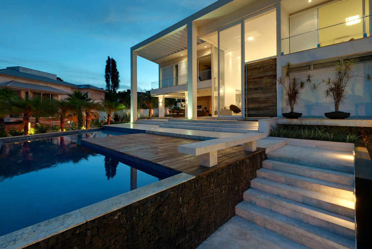 A Spacious Contemporary Home with High Ceilings and Tall Glass Walls in Goiânia, Brazil by Dayala+Rafael Arquitetura (9)