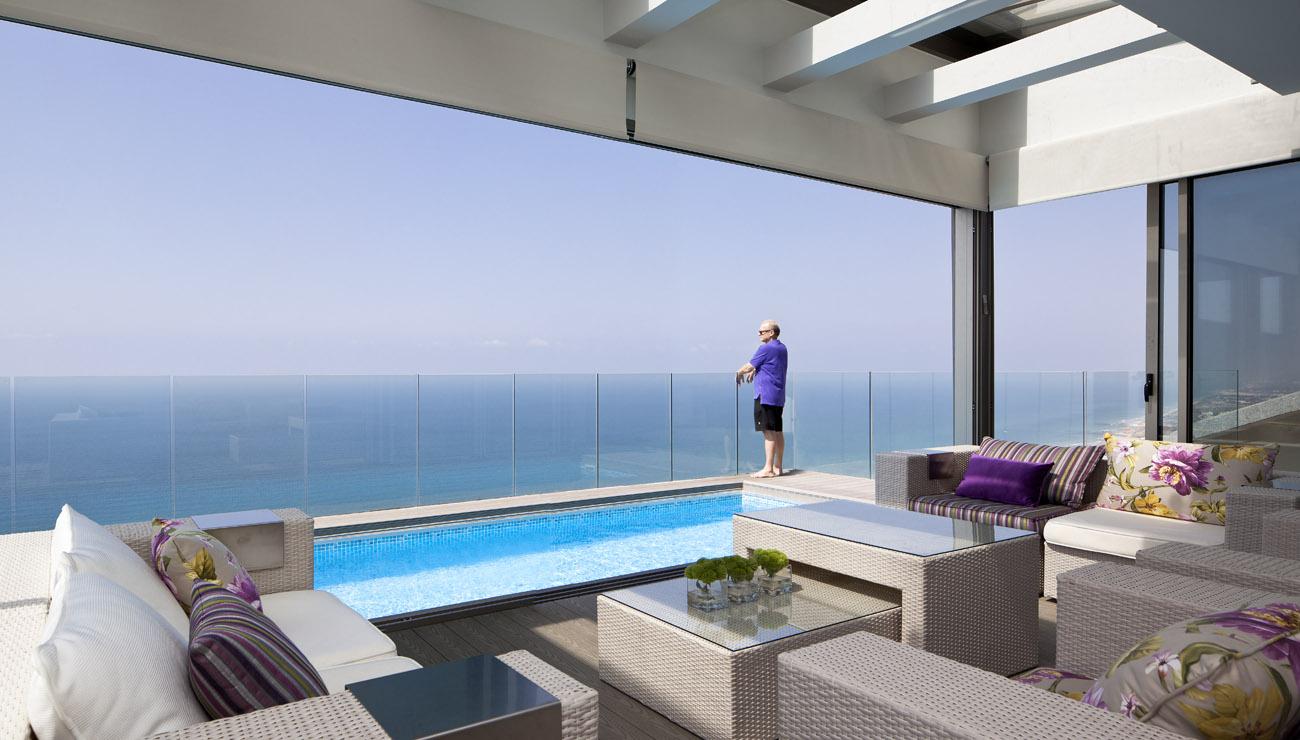 A Spacious Duplex Penthouse with Pool and Contemporary Elegance in Netanya by Domb Architects (1)