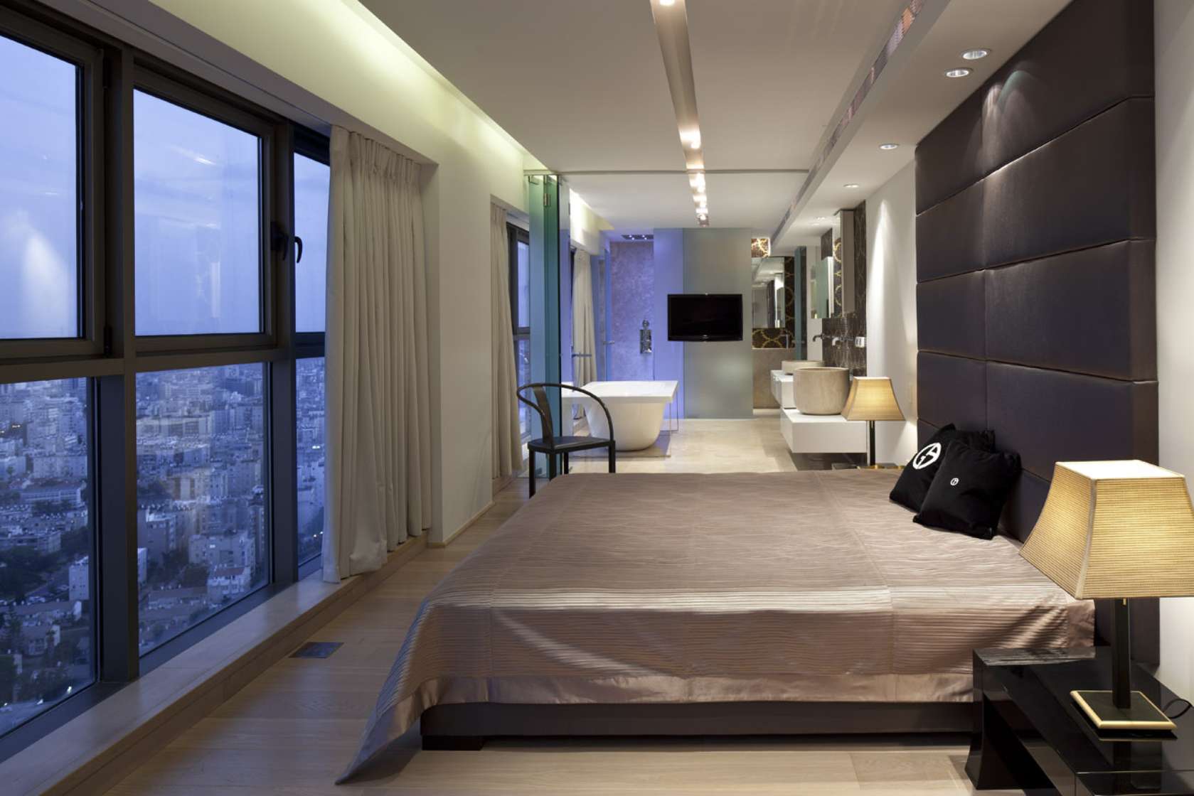 A Spacious Duplex Penthouse with Pool and Contemporary Elegance in Netanya by Domb Architects (12)