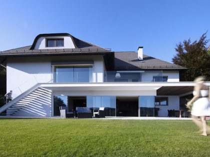 A Spacious Family Home Surrounded by Vast Expanses in Klosterneuburg, Austria by SUE ARCHITEKTEN (1)