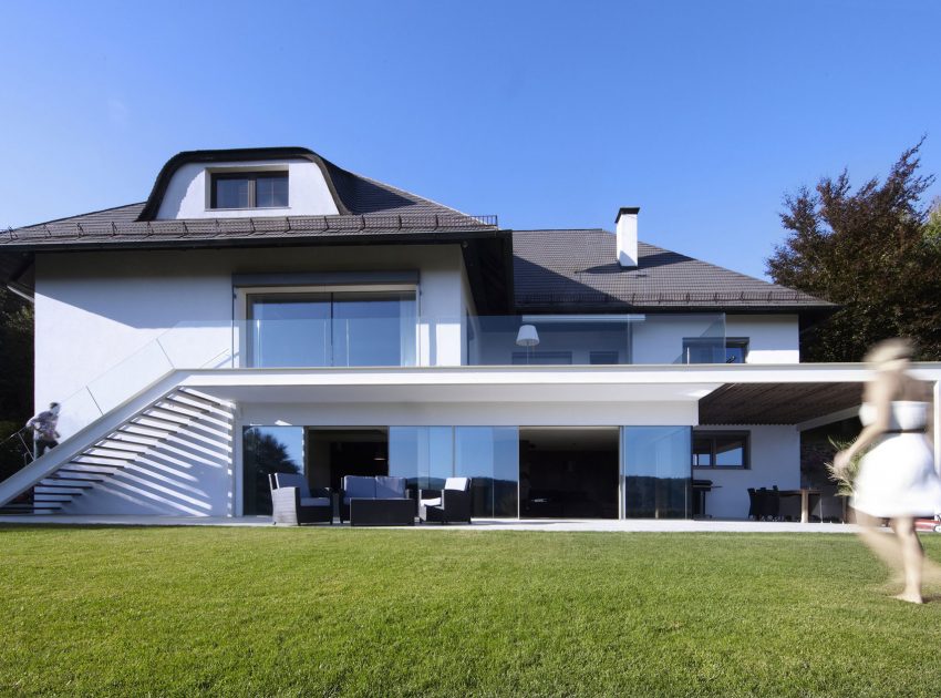 A Spacious Family Home Surrounded by Vast Expanses in Klosterneuburg, Austria by SUE ARCHITEKTEN (1)