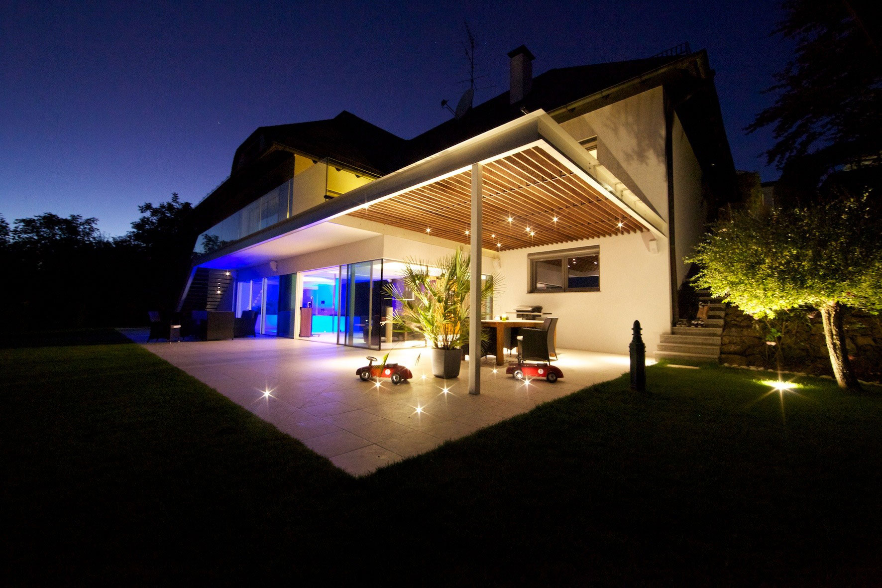 A Spacious Family Home Surrounded by Vast Expanses in Klosterneuburg, Austria by SUE ARCHITEKTEN (10)