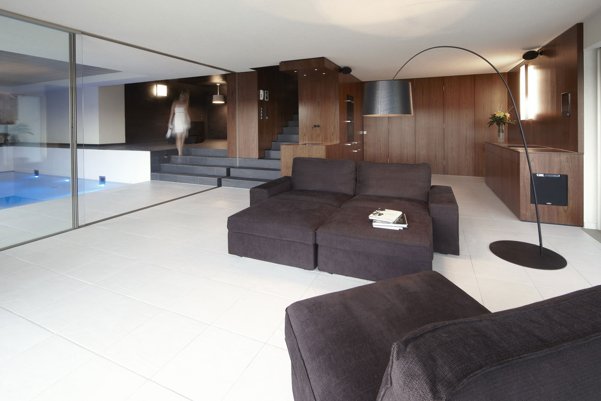 A Spacious Family Home Surrounded by Vast Expanses in Klosterneuburg, Austria by SUE ARCHITEKTEN (6)