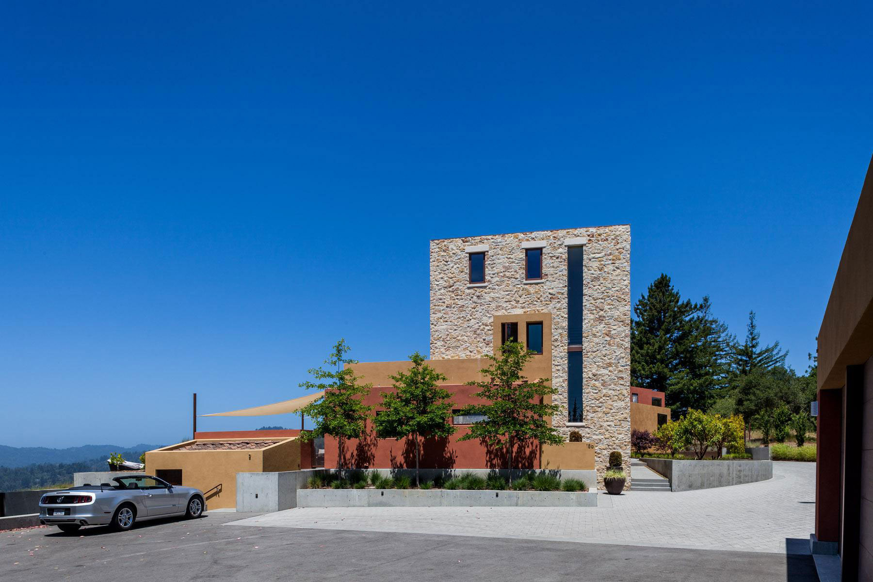 A Spacious Modern Country House with Spectacular Views in Monterrey Bay by AA Studio (10)