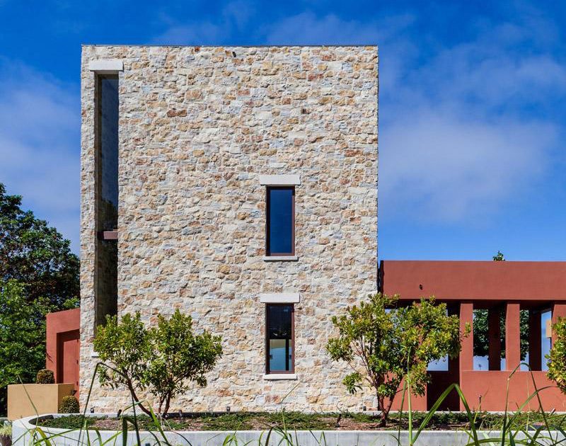 A Spacious Modern Country House with Spectacular Views in Monterrey Bay by AA Studio (12)