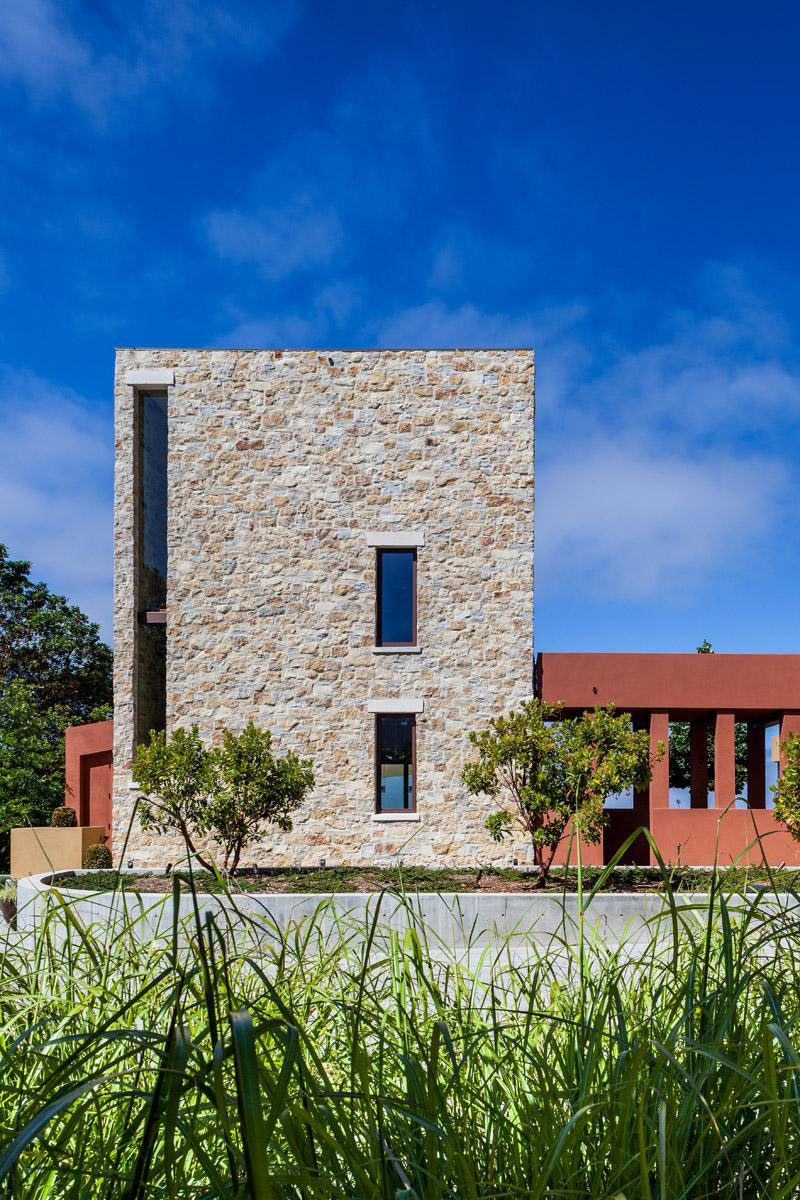 A Spacious Modern Country House with Spectacular Views in Monterrey Bay by AA Studio (12)