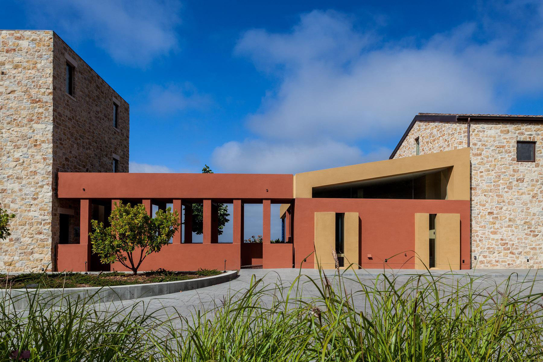 A Spacious Modern Country House with Spectacular Views in Monterrey Bay by AA Studio (19)