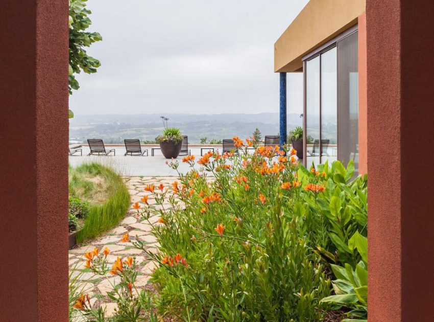 A Spacious Modern Country House with Spectacular Views in Monterrey Bay by AA Studio (24)