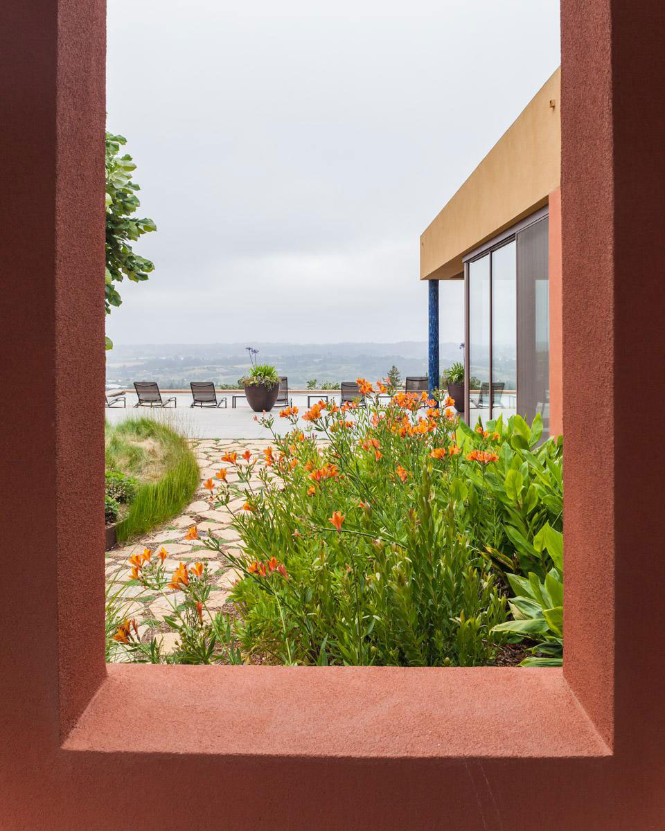 A Spacious Modern Country House with Spectacular Views in Monterrey Bay by AA Studio (24)