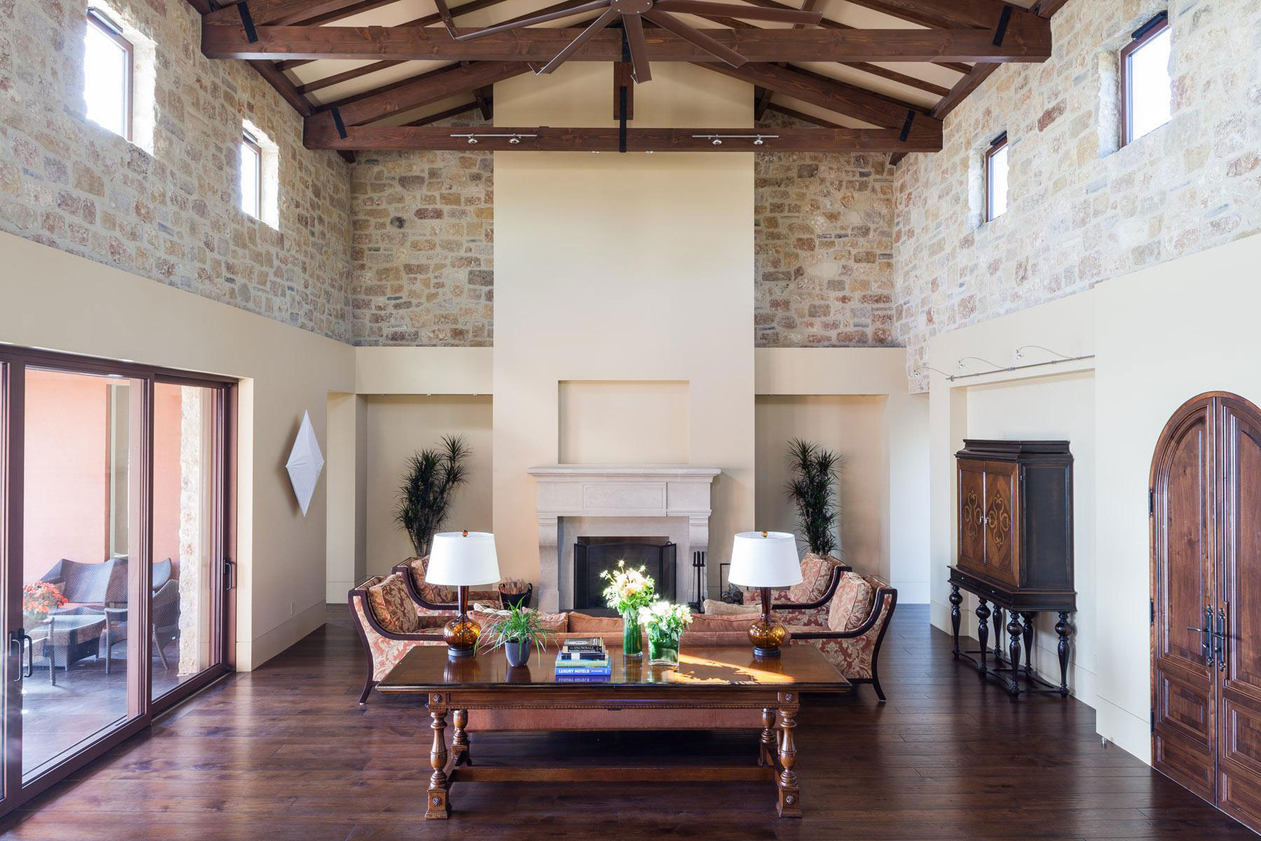 A Spacious Modern Country House with Spectacular Views in Monterrey Bay by AA Studio (28)