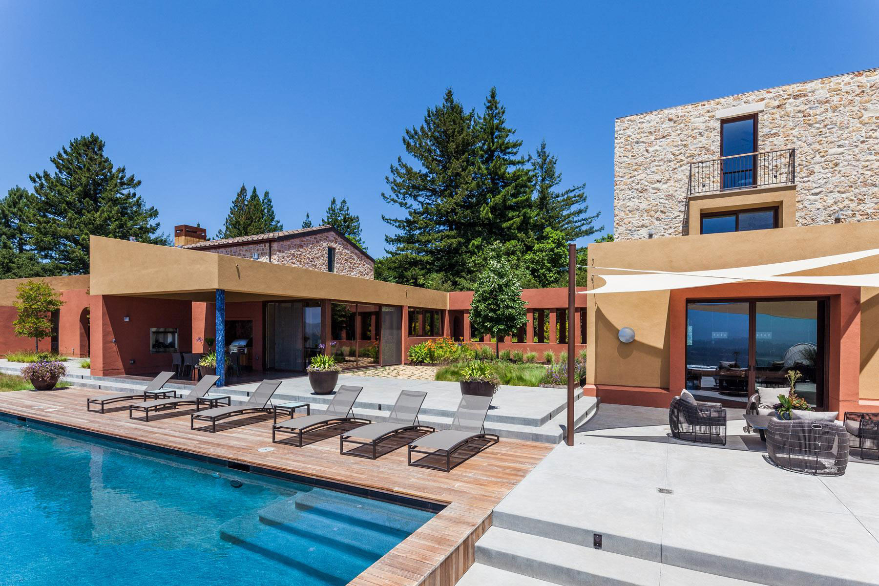 A Spacious Modern Country House with Spectacular Views in Monterrey Bay by AA Studio (3)