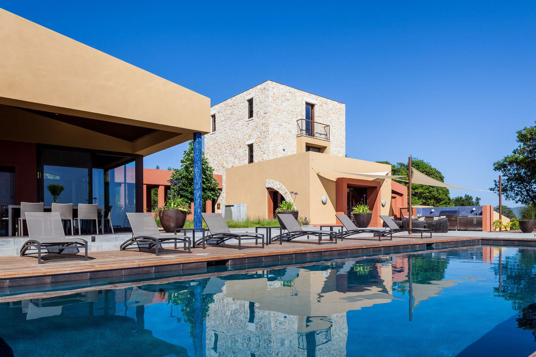 A Spacious Modern Country House with Spectacular Views in Monterrey Bay by AA Studio (4)