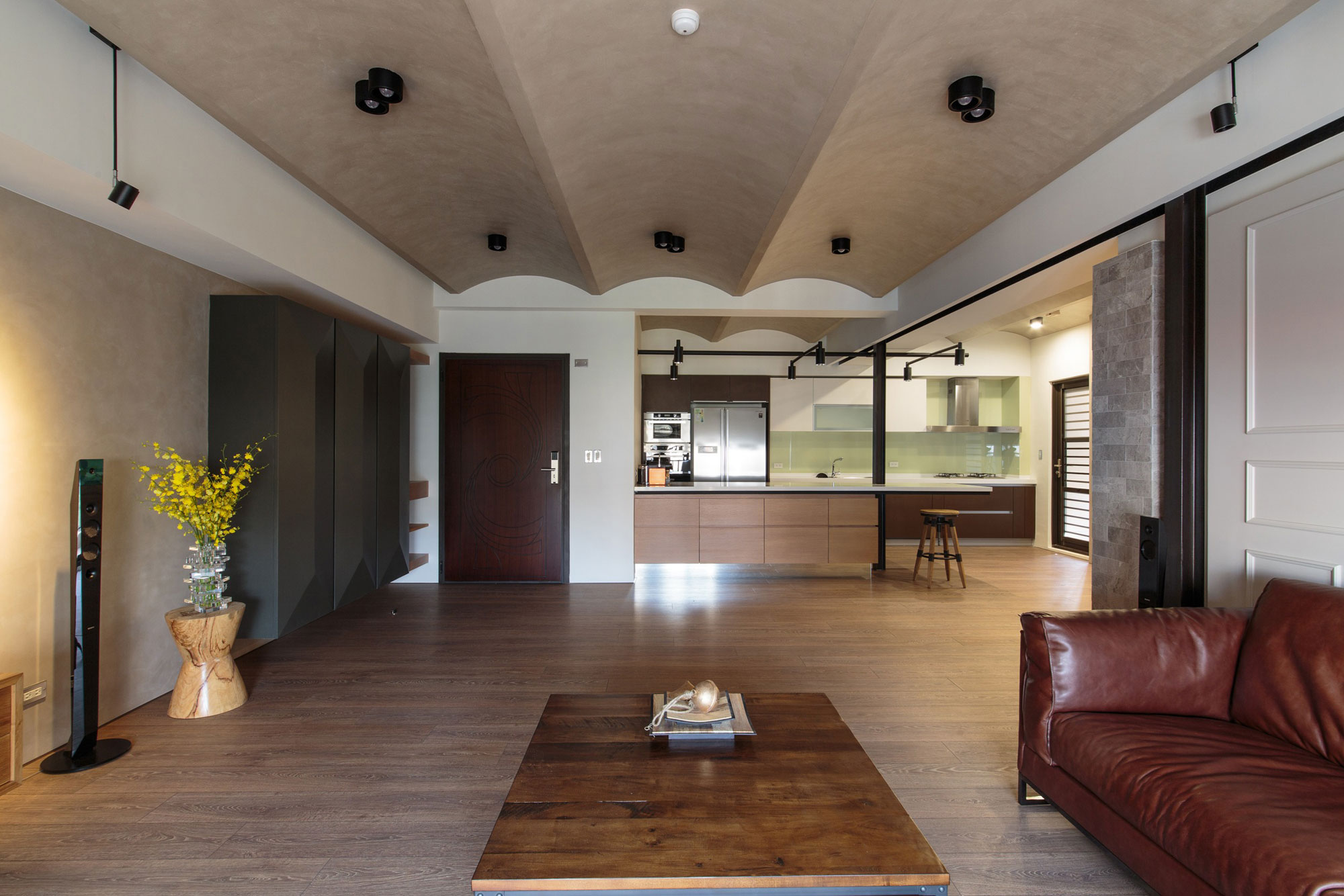 12 Modern Homes Where The Art Elevates The Interior