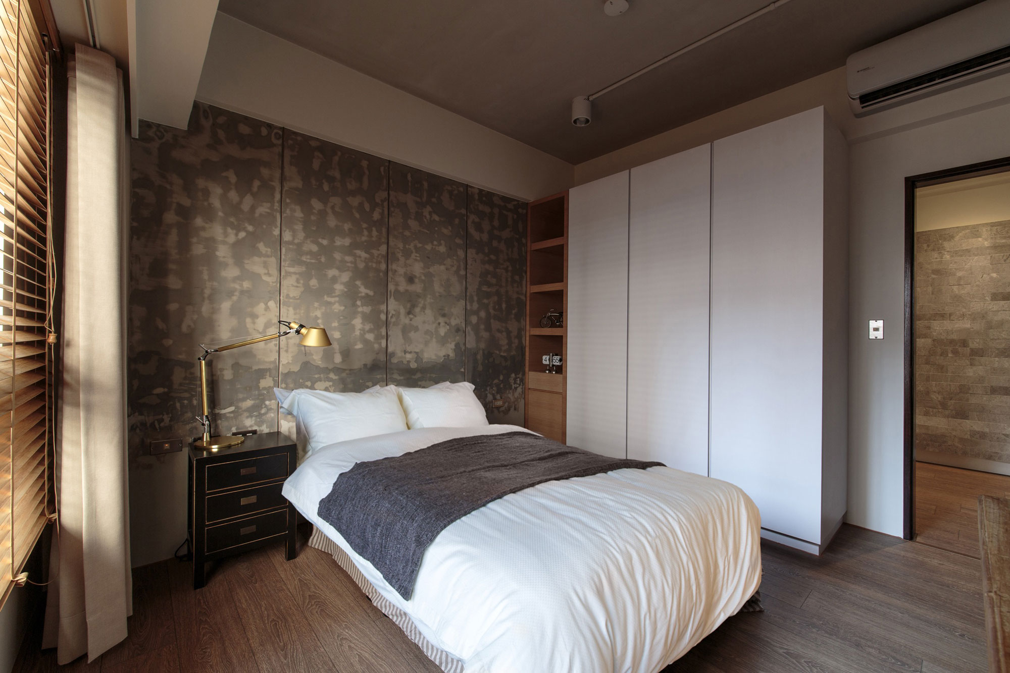 A Spacious Modern Penthouse Apartment for a Young Family in Taiwan by PMK+designers (14)