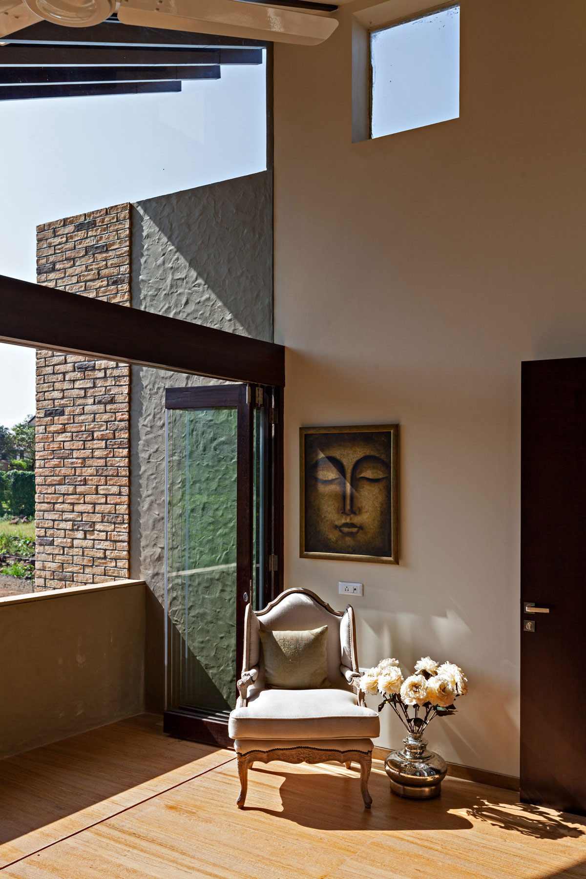 A Spacious Modern Retreat Surrounded by Gardens and Swimming Pool in Khandala, India by Abraham John ARCHITECTS (12)