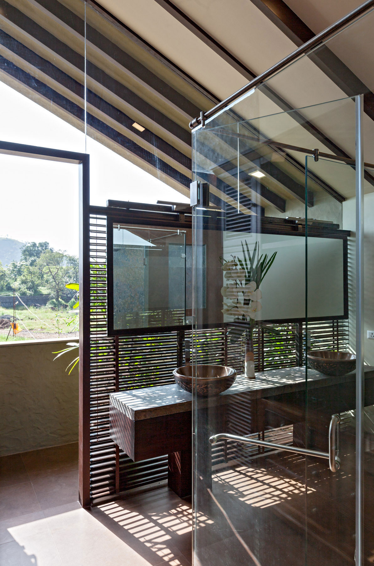 A Spacious Modern Retreat Surrounded by Gardens and Swimming Pool in Khandala, India by Abraham John ARCHITECTS (13)