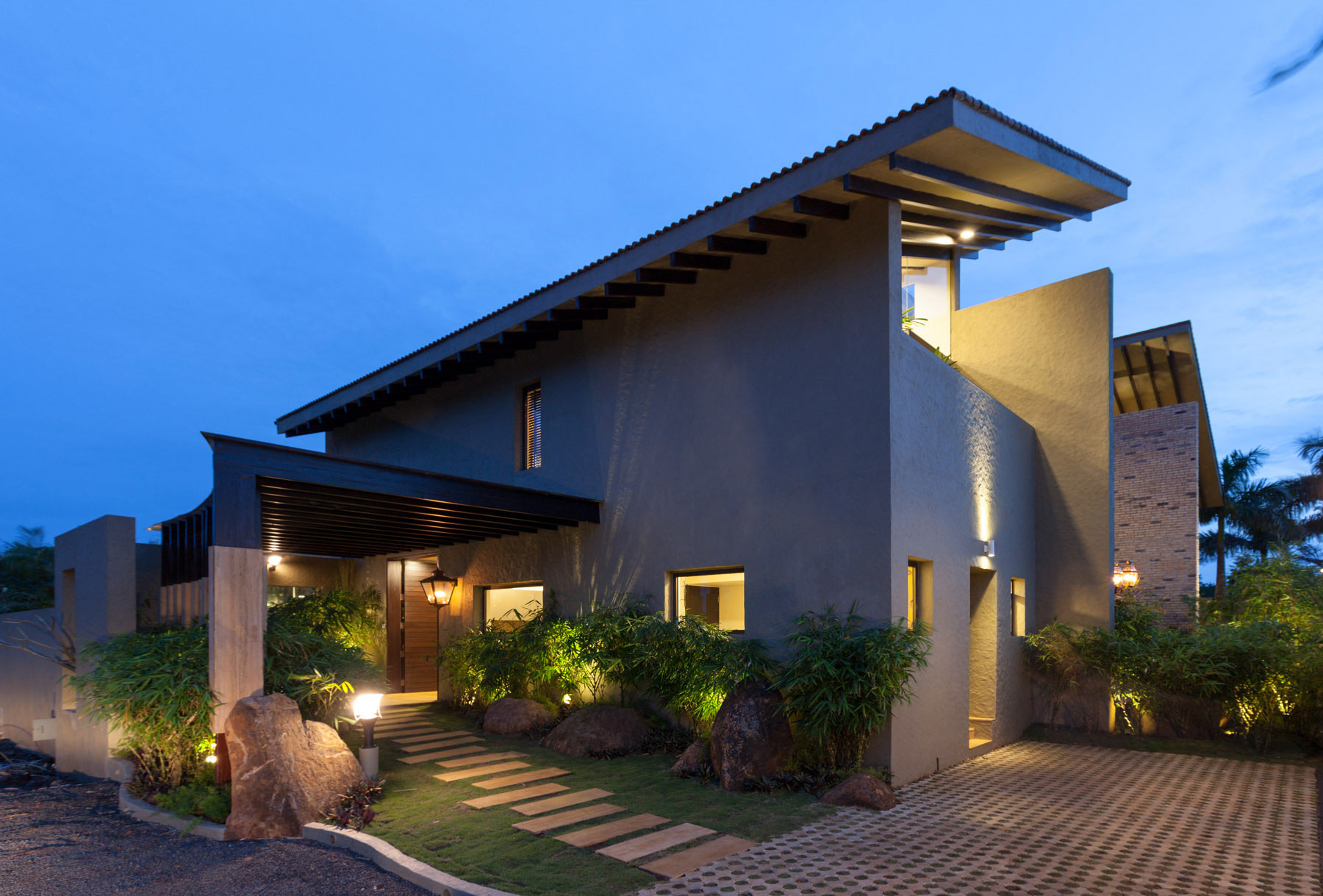 A Spacious Modern Retreat Surrounded by Gardens and Swimming Pool in Khandala, India by Abraham John ARCHITECTS (18)