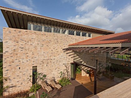 A Spacious Modern Retreat Surrounded by Gardens and Swimming Pool in Khandala, India by Abraham John ARCHITECTS (5)