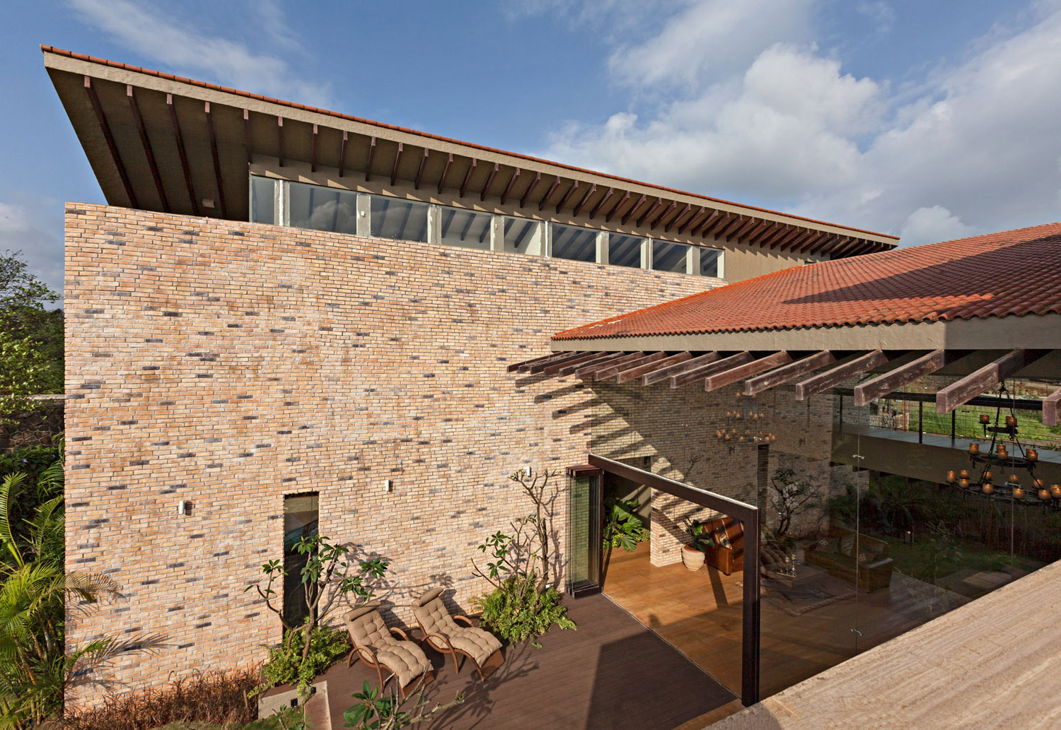 A Spacious Modern Retreat Surrounded by Gardens and Swimming Pool in Khandala, India by Abraham John ARCHITECTS (5)