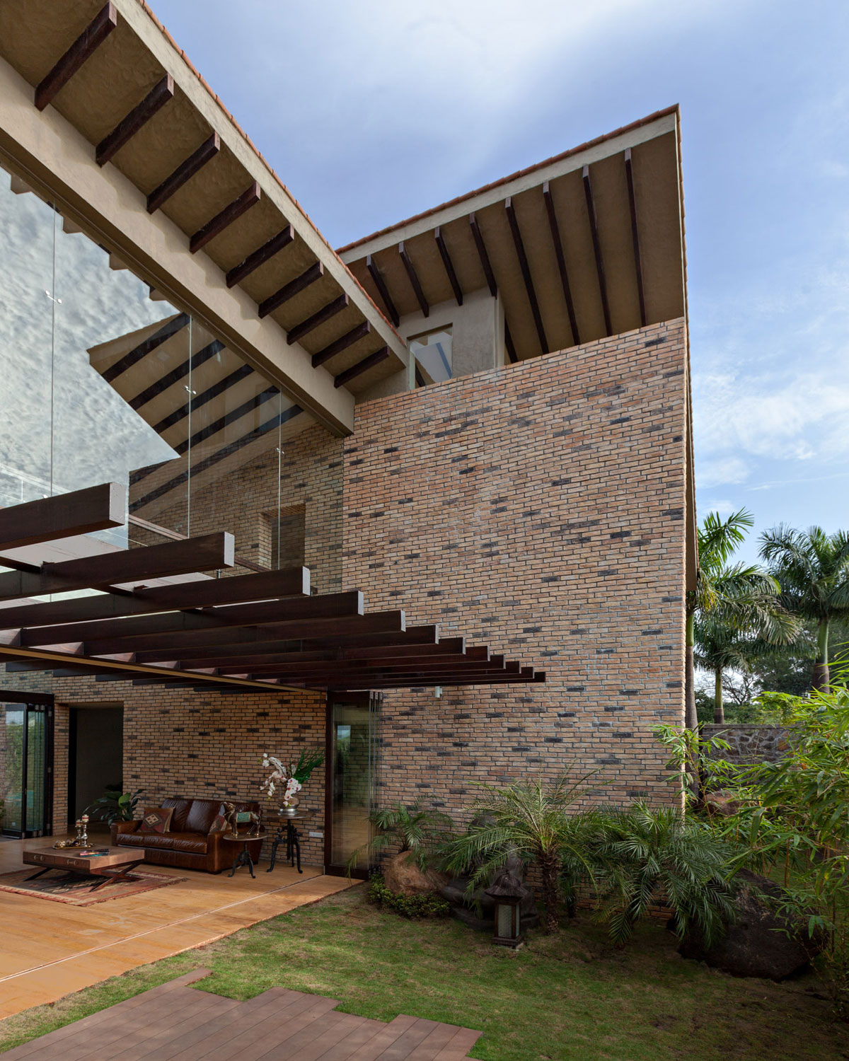 A Spacious Modern Retreat Surrounded by Gardens and Swimming Pool in Khandala, India by Abraham John ARCHITECTS (6)
