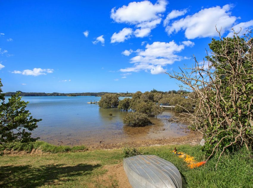 A Spacious Waterfront Home with Bold and Vibrant Interiors in Kerikeri by Richard Naish (12)