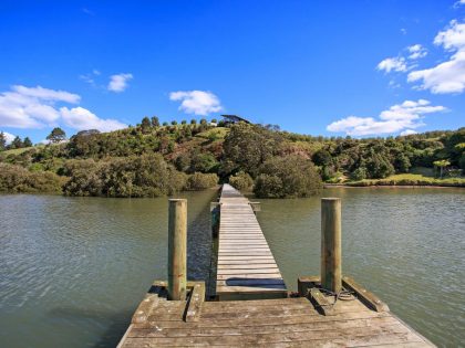 A Spacious Waterfront Home with Bold and Vibrant Interiors in Kerikeri by Richard Naish (15)