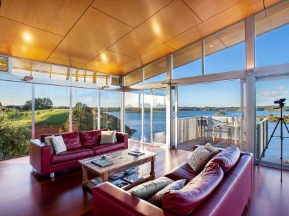 A Spacious Waterfront Home with Bold and Vibrant Interiors in Kerikeri by Richard Naish (19)