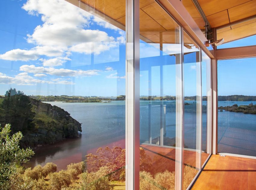 A Spacious Waterfront Home with Bold and Vibrant Interiors in Kerikeri by Richard Naish (20)