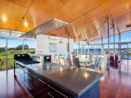 A Spacious Waterfront Home with Bold and Vibrant Interiors in Kerikeri by Richard Naish (22)