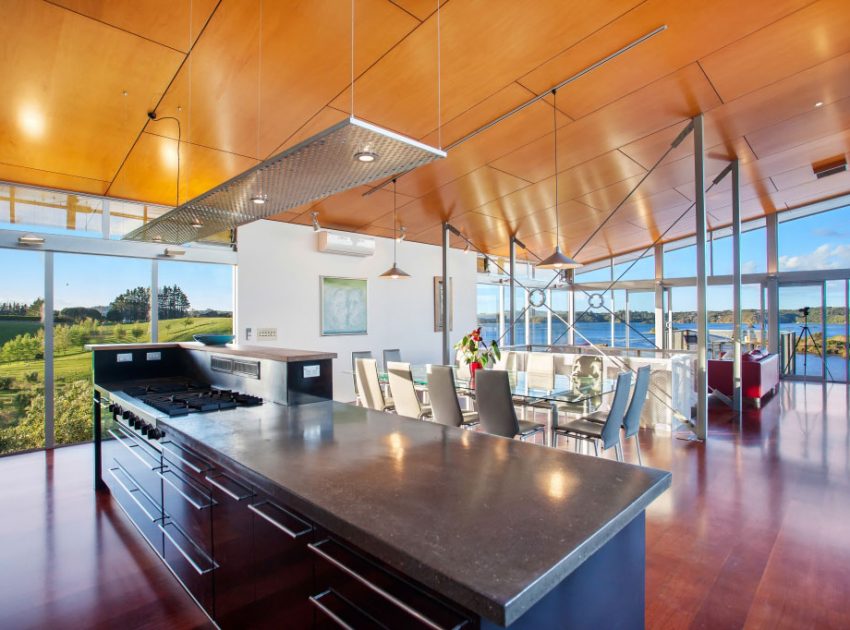 A Spacious Waterfront Home with Bold and Vibrant Interiors in Kerikeri by Richard Naish (22)