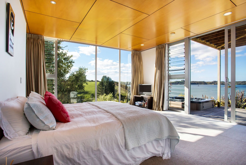 A Spacious Waterfront Home with Bold and Vibrant Interiors in Kerikeri by Richard Naish (27)