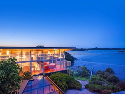 A Spacious Waterfront Home with Bold and Vibrant Interiors in Kerikeri by Richard Naish (4)