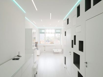 A Spacious and Bright Apartment with Clean and White Interiors in Moscow by Shamsudin Kerimov (6)