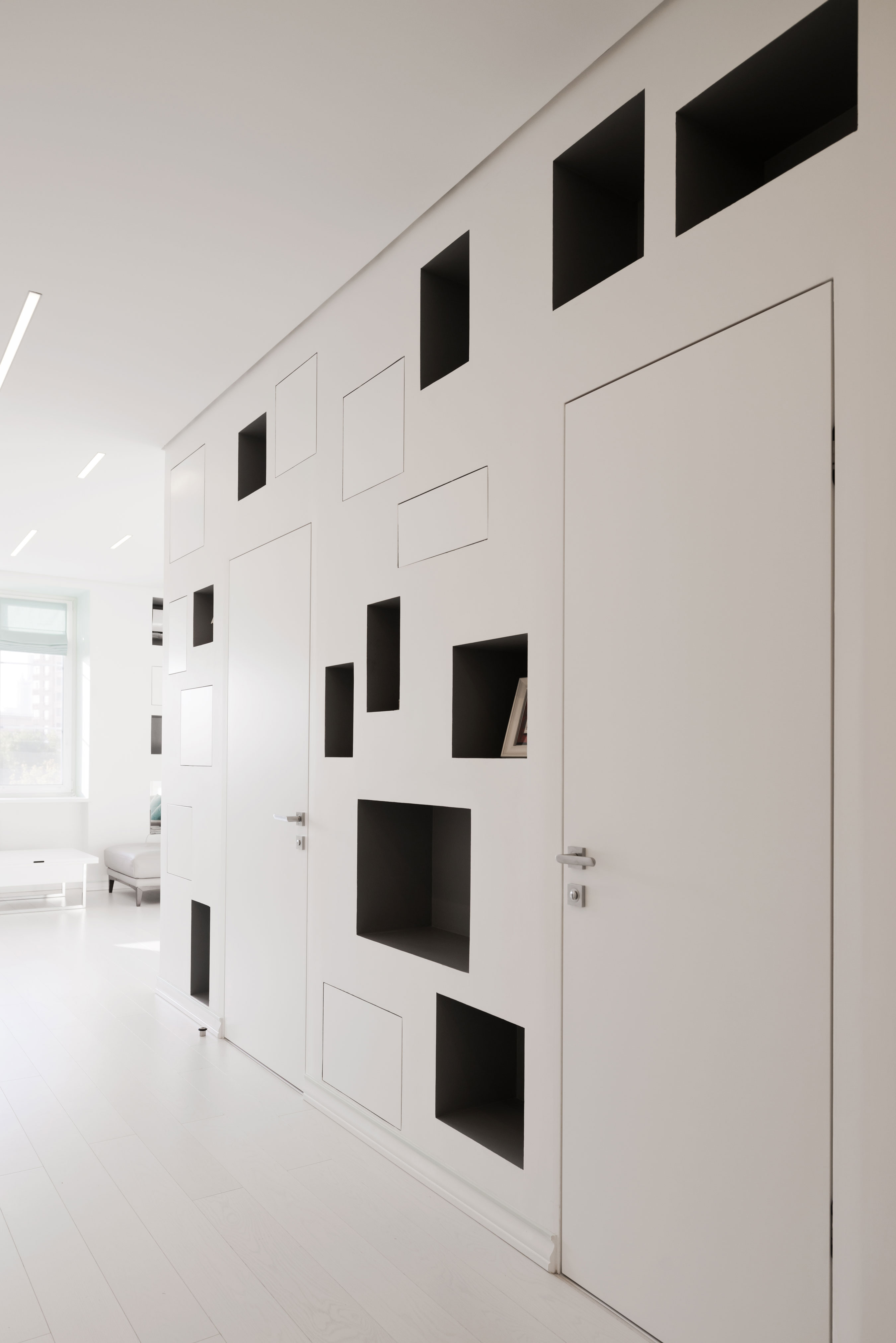 A Spacious and Bright Apartment with Clean and White Interiors in Moscow by Shamsudin Kerimov (8)