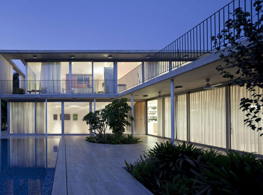 A Spacious and Comfortable Contemporary House with Pool in Tel Aviv, Israel by Weinstein Vaadia Architects (12)