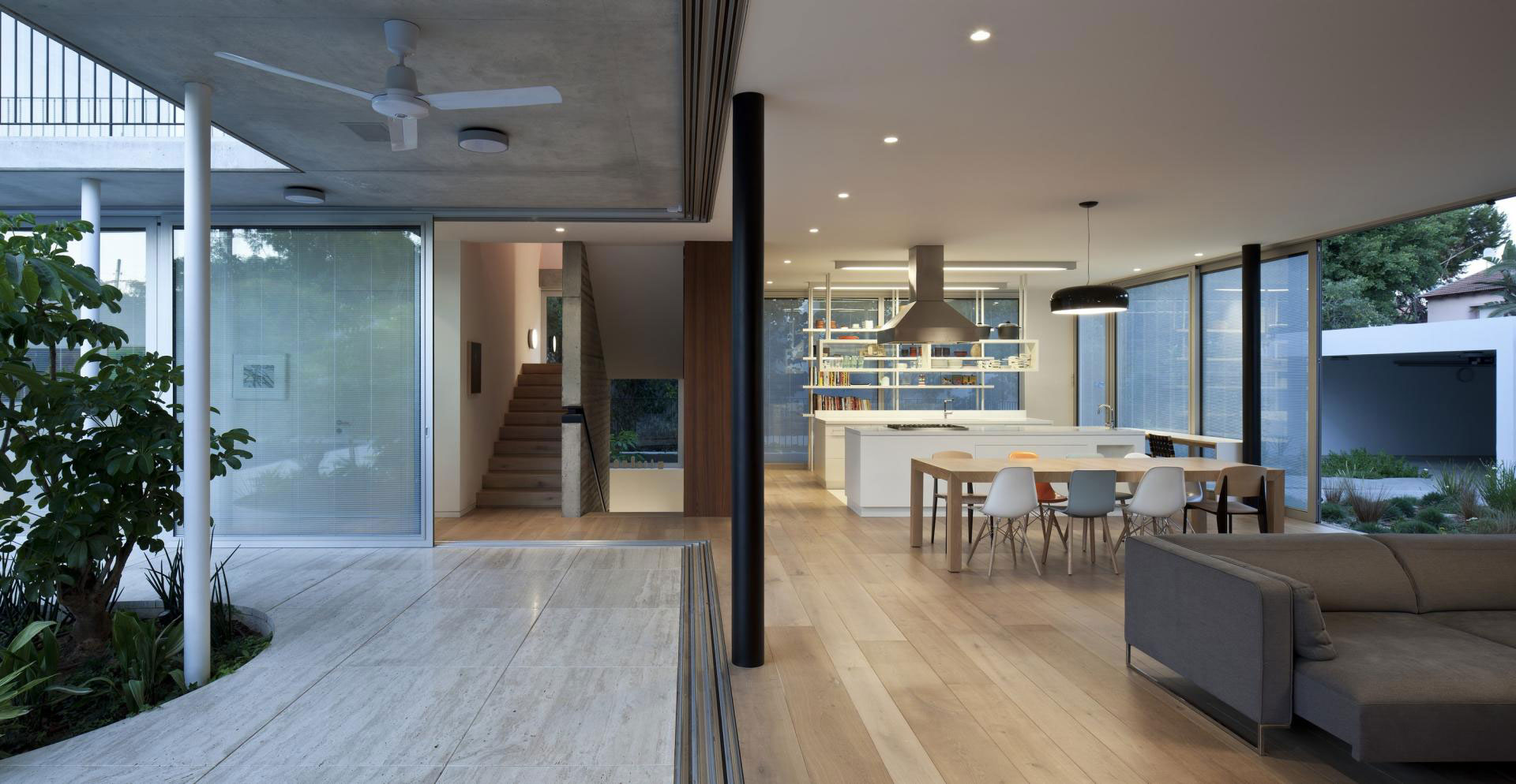 A Spacious and Comfortable Contemporary House with Pool in Tel Aviv, Israel by Weinstein Vaadia Architects (5)