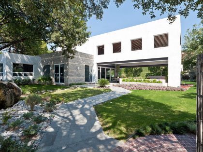A Spacious and Luminous Modern Home Surrounded by Stunning Gardens in San Pedro Garza Garcia