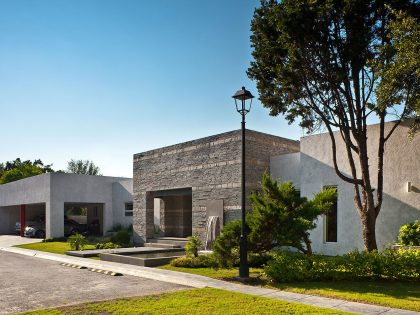A Spacious and Luminous Modern Home Surrounded by Stunning Gardens in San Pedro Garza Garcia by Arq. Bernardo Hinojosa (5)